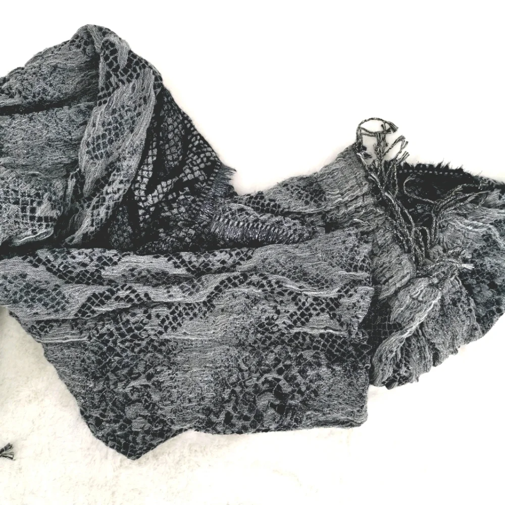 Ahujasons India Women’s O/S Black Gray Scarf - Picture 8 of 9